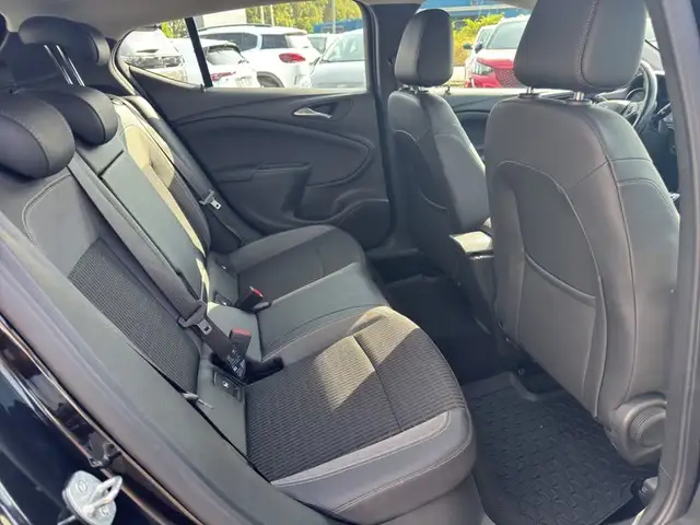 Opel Astra view 13