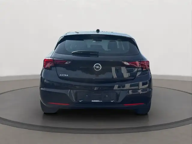 Opel Astra view 4