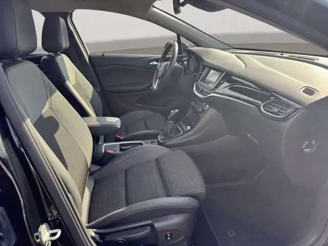 Opel Astra view 8