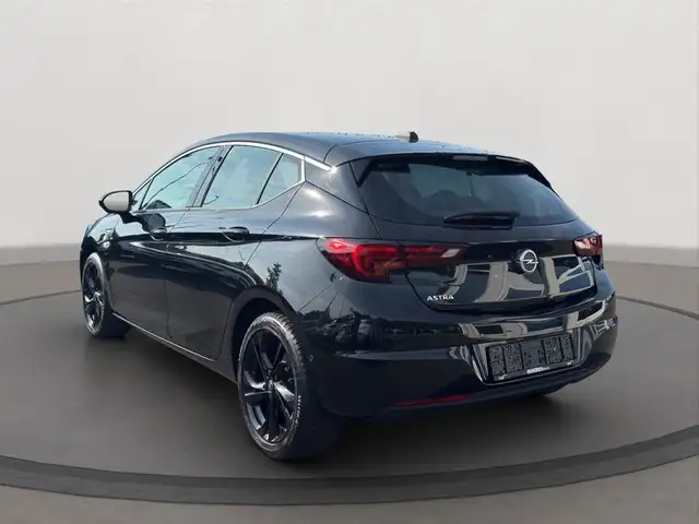 Opel Astra view 3