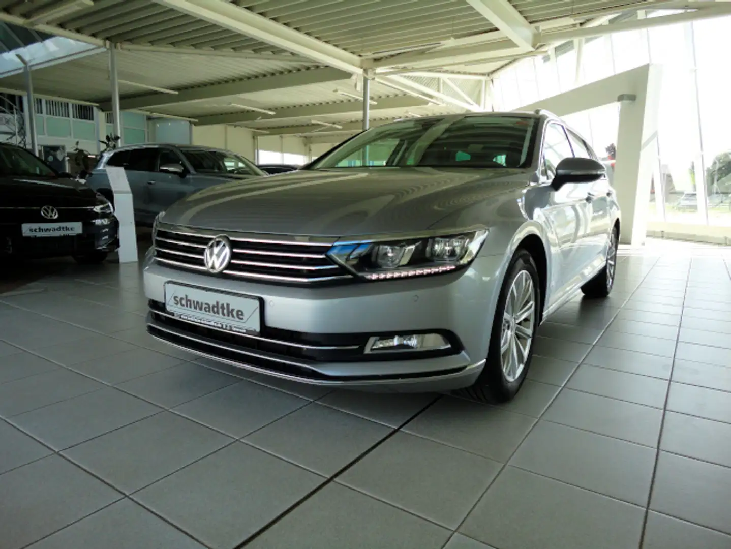 Volkswagen Passat Variant Highline TDI 4Motion DSG Plateado - 1