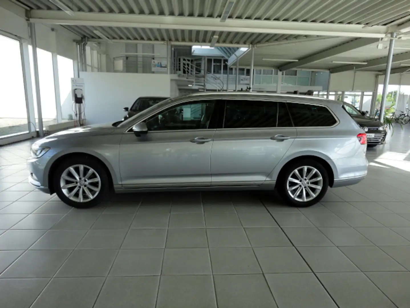 Volkswagen Passat Variant Highline TDI 4Motion DSG Plateado - 2