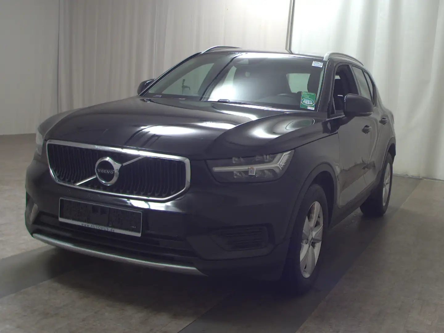 Volvo XC40 D4 AWD Momentum Pro Navi LED Leder H-K RFK Schwarz - 2