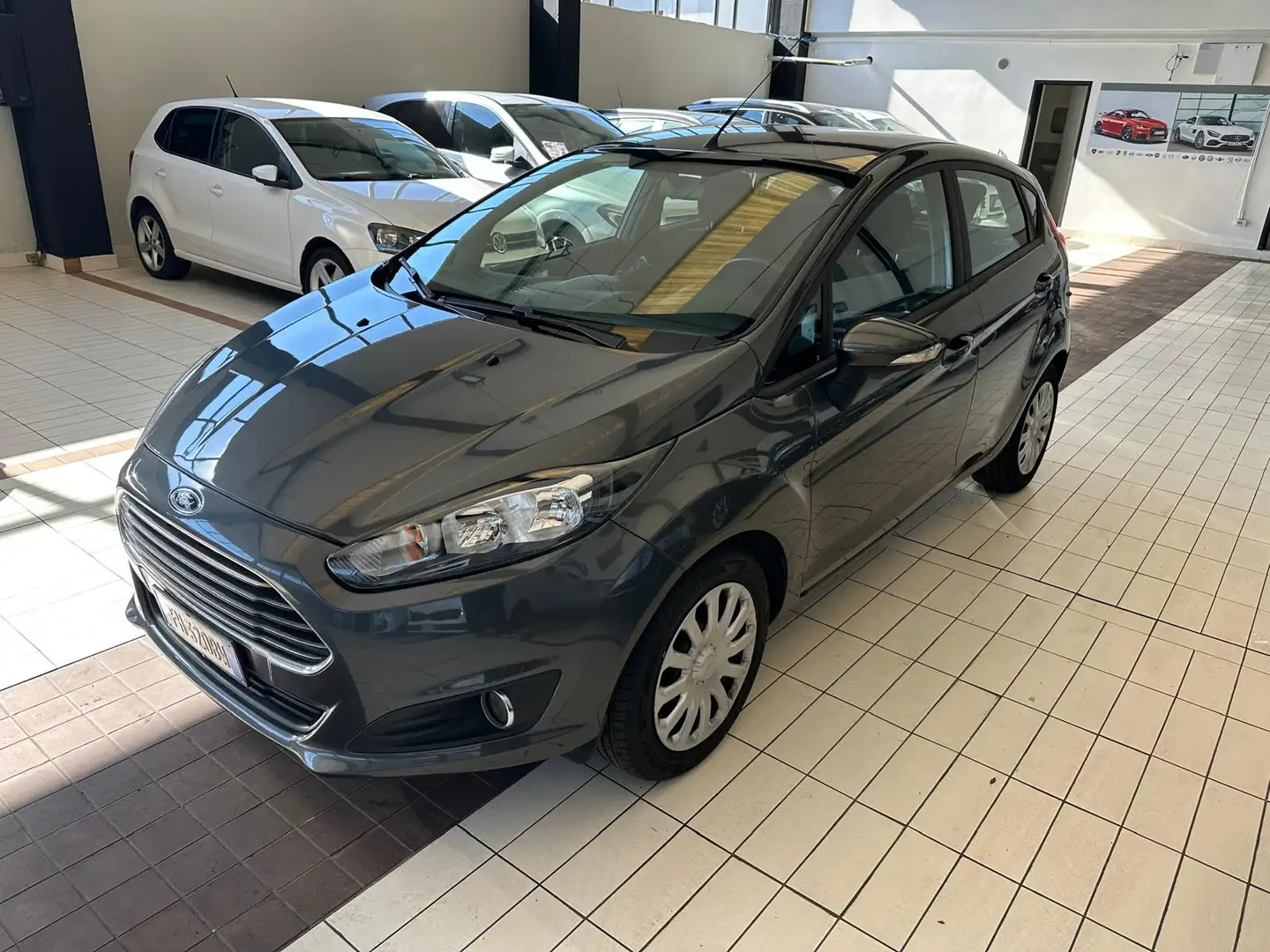 Ford Fiesta Fiesta VI 2013 5p 1.5 tdci ST-line 95cv Grau - 2