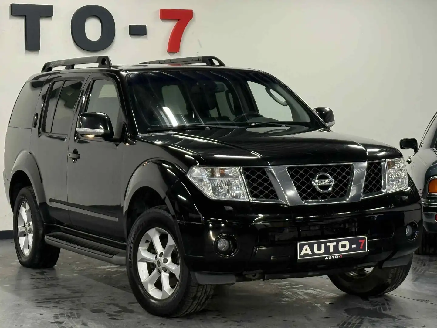 Nissan Pathfinder 2.5 dCi Automaat SE - 7 Zitplaatsen - Pano. Zwart - 2