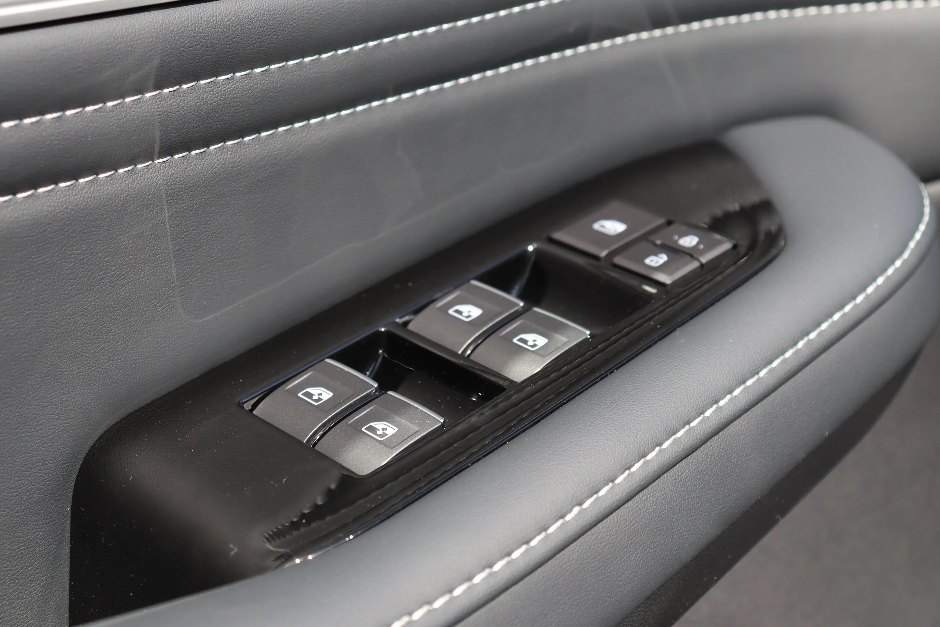 DFM Forthing 5 1,5L Turbo GDI *Keyless*360-Kam*ACC*Pano*Auto*SHZ* — photo 13