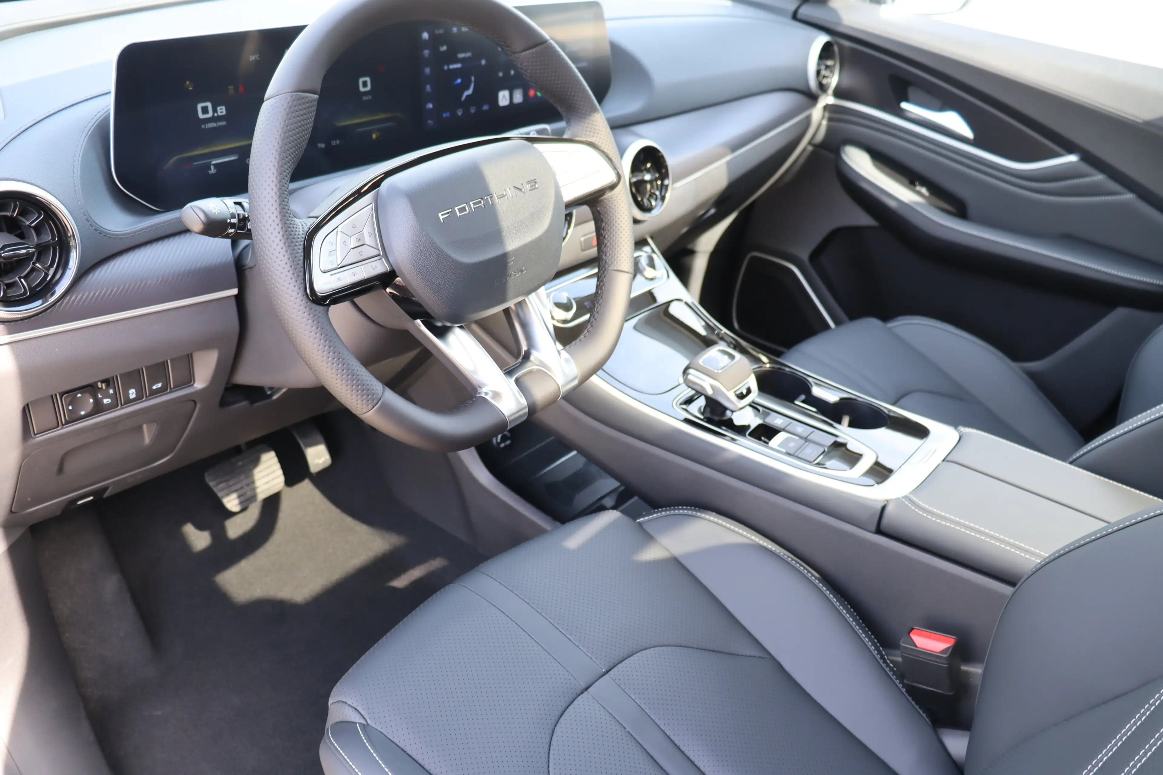 DFM Forthing 5 1,5L Turbo GDI *Keyless*360-Kam*ACC*Pano*Auto*SHZ* — photo 14