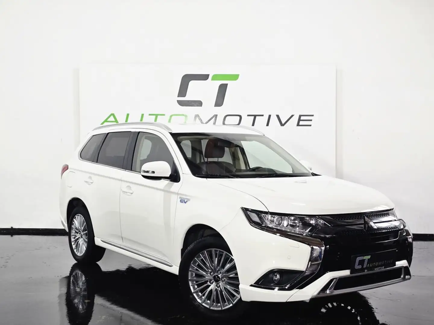 Mitsubishi Outlander Outlander 2,4 PHEV Aut 4x4 Weiß - 1