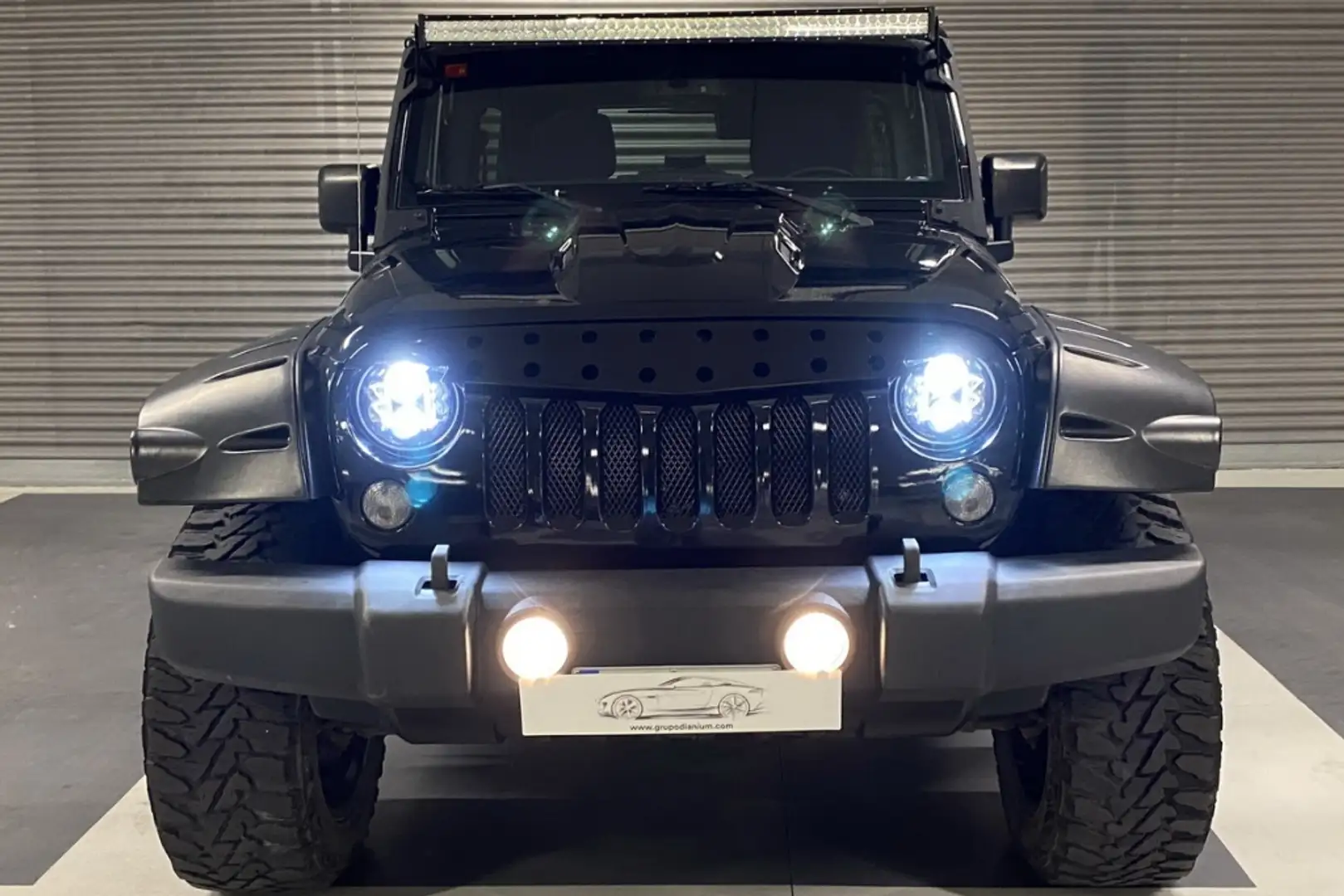 Jeep Wrangler Unlimited 2.8CRD Sahara Aut. Schwarz - 1