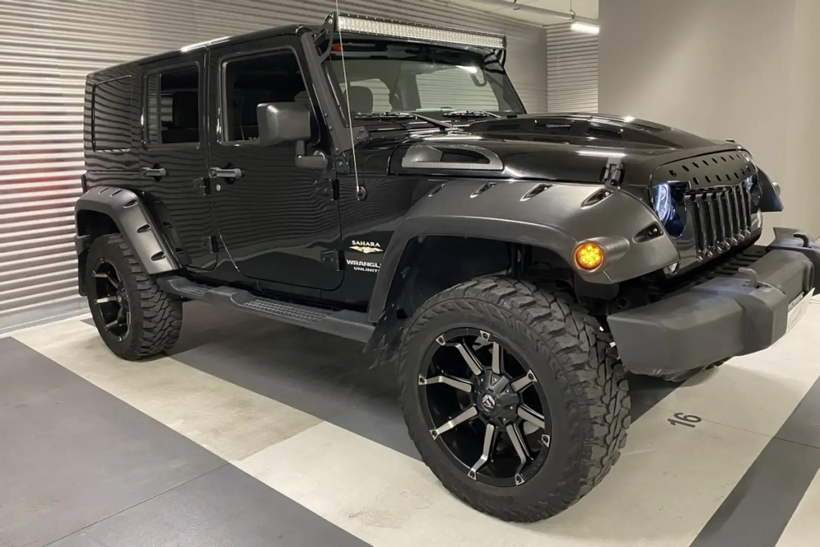 Jeep Wrangler Unlimited 2.8CRD Sahara Aut. Schwarz - 2