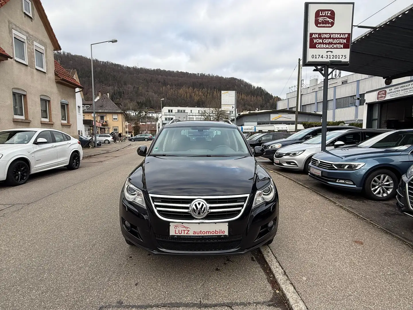 Volkswagen Tiguan Sport & Style 4Motion, Ahk, Voll Schwarz - 1