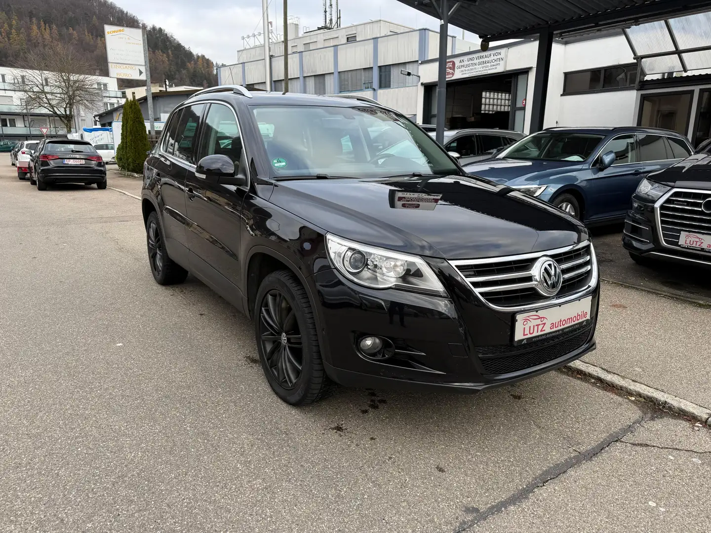 Volkswagen Tiguan Sport & Style 4Motion, Ahk, Voll Schwarz - 2