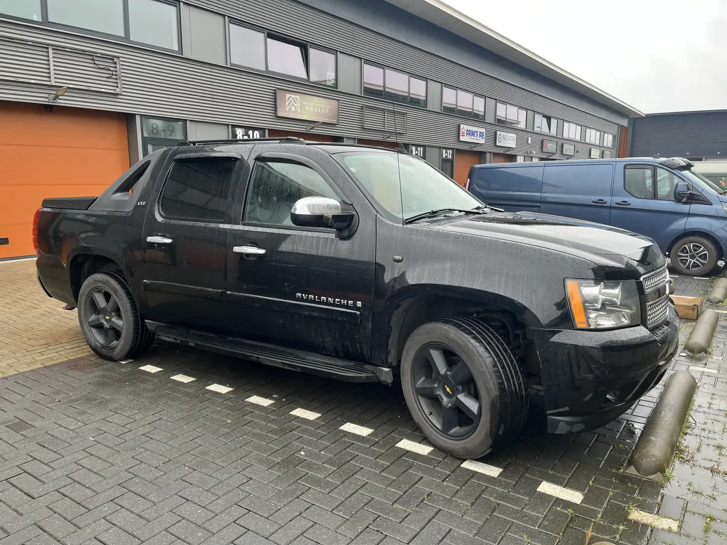 Chevrolet Avalanche Schwarz - 1