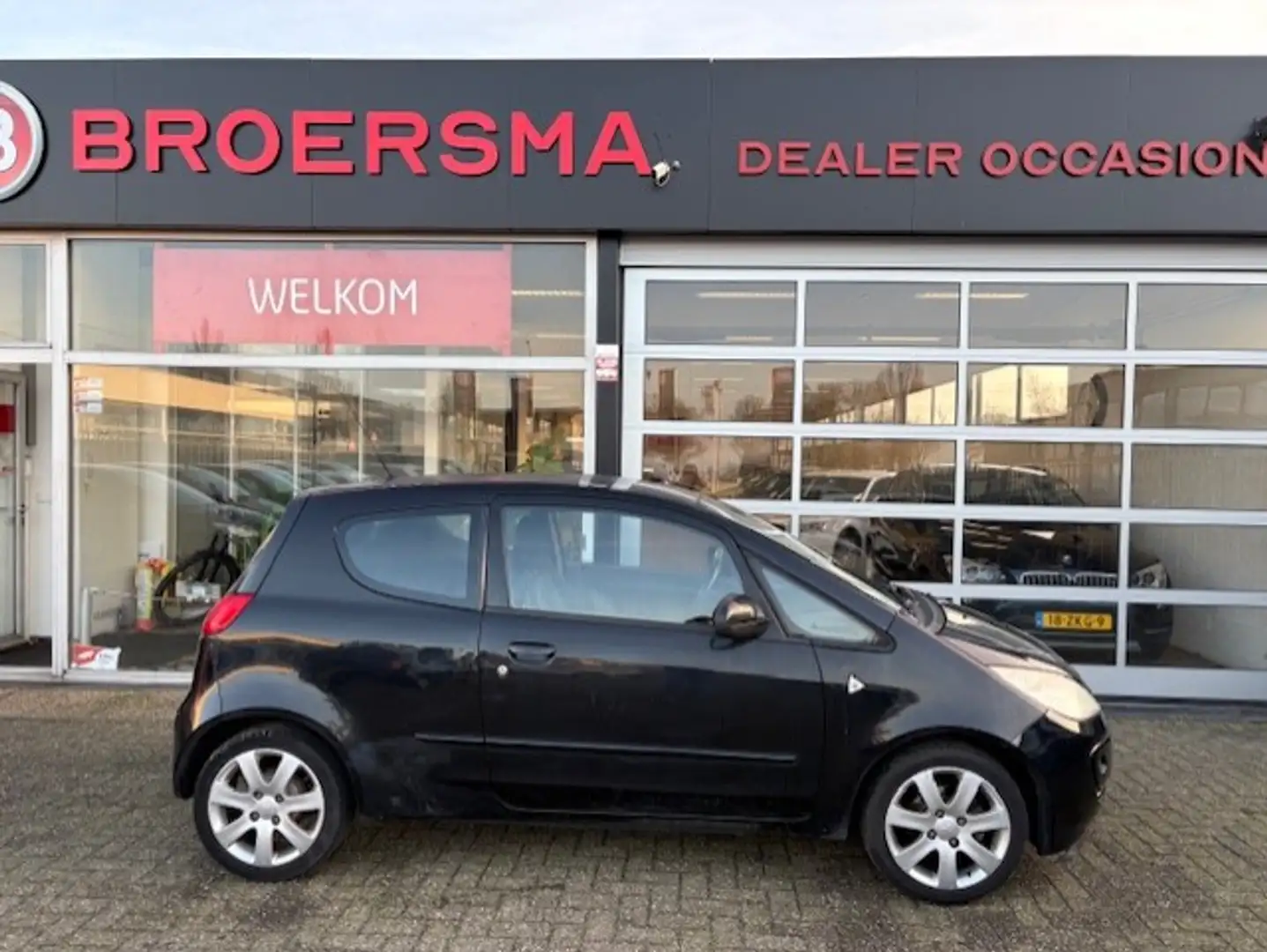 Mitsubishi Colt 1.1 Inbusiness 2 EIGENAAR * APK 19-09-2026 * Zwart - 2
