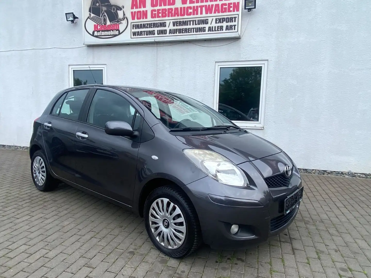 Toyota Yaris Life 1.0 VVT-i Klimaautomatik/5türig/EURO5 Gris - 1