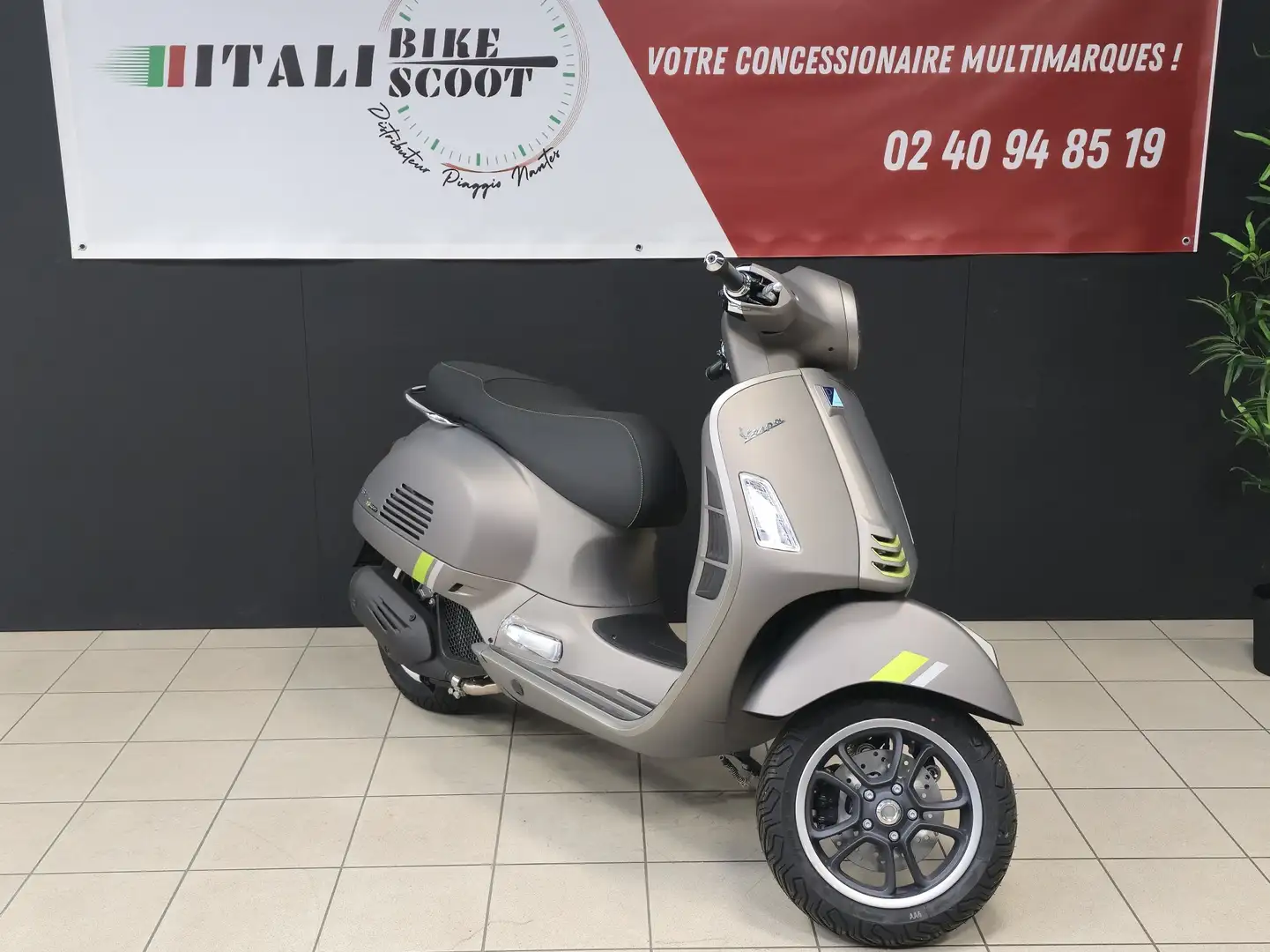 Vespa GTS Super Tech 125 - 2