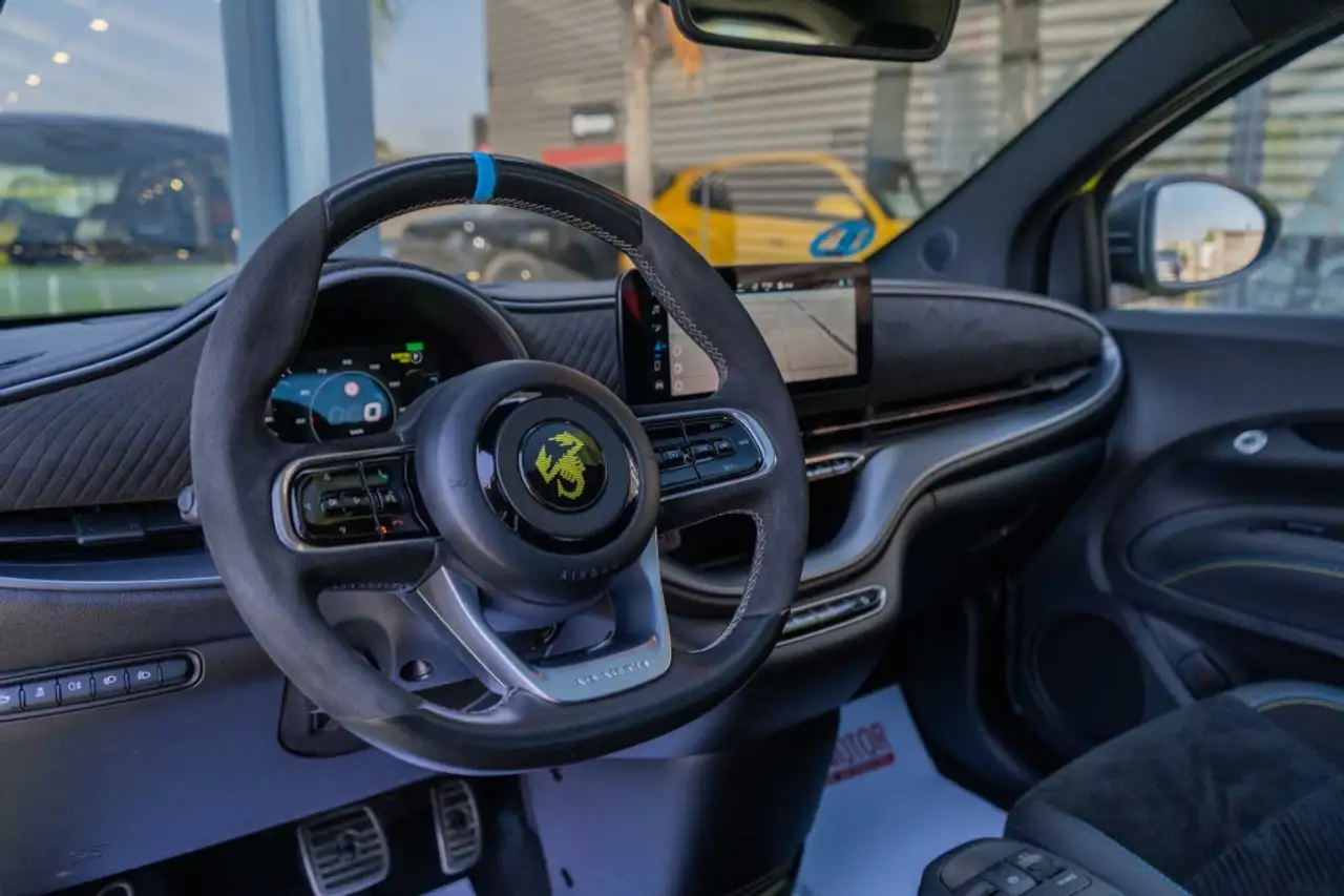 Abarth 500 2023 — фото 15