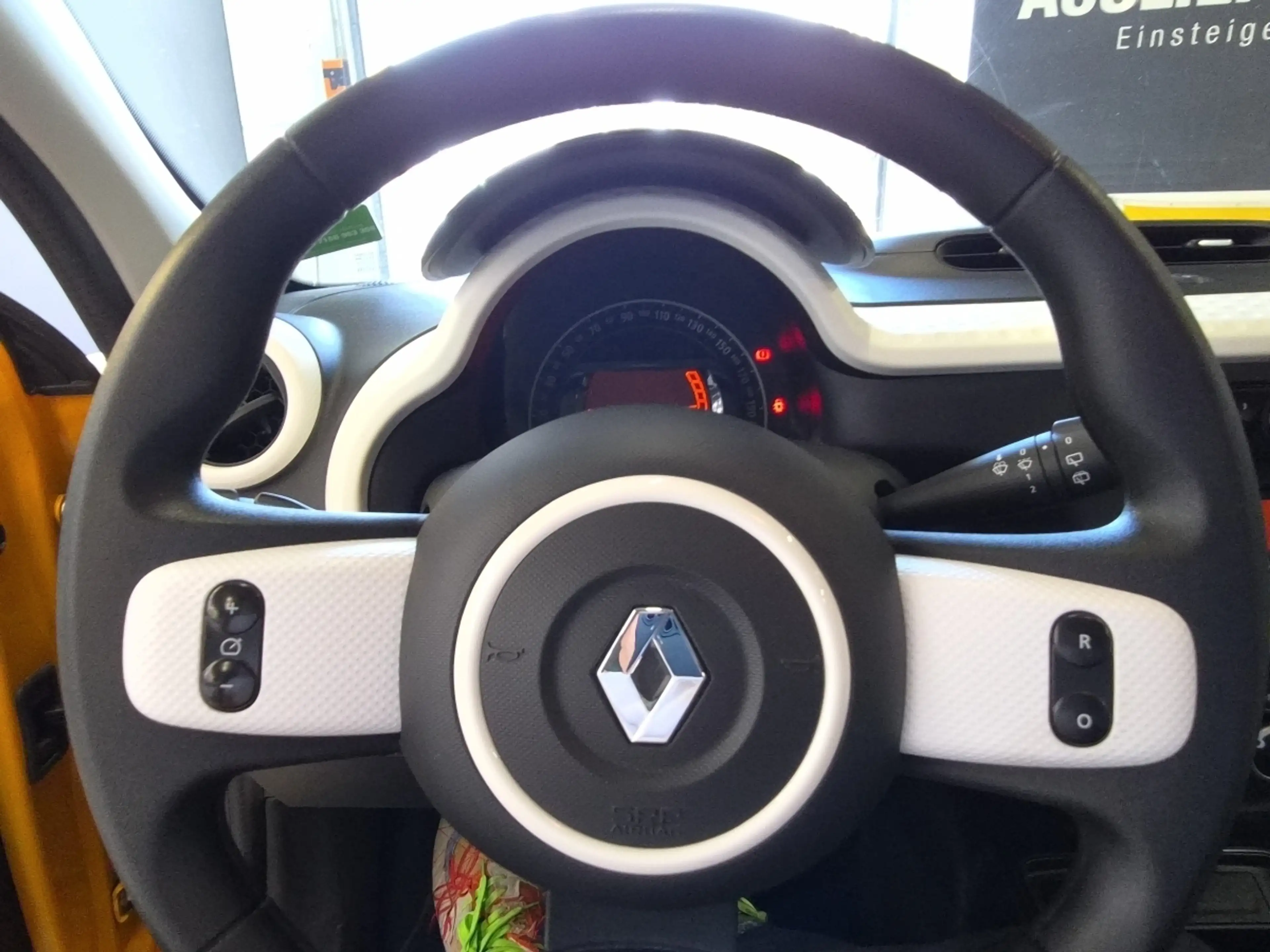 Renault Twingo LIMITED SCe 75 Klima Radio ESP LED — photo 14