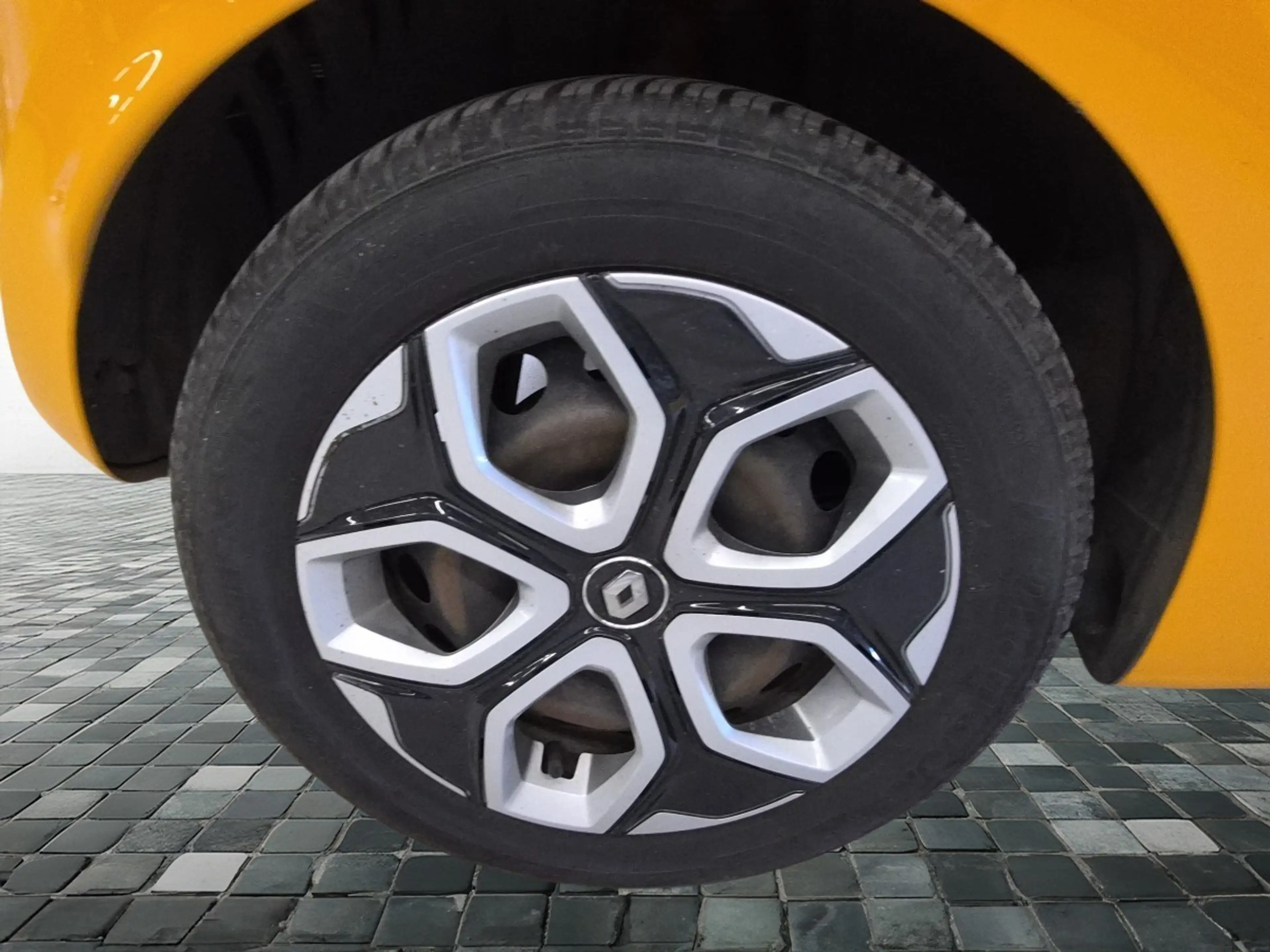 Renault Twingo LIMITED SCe 75 Klima Radio ESP LED — photo 6