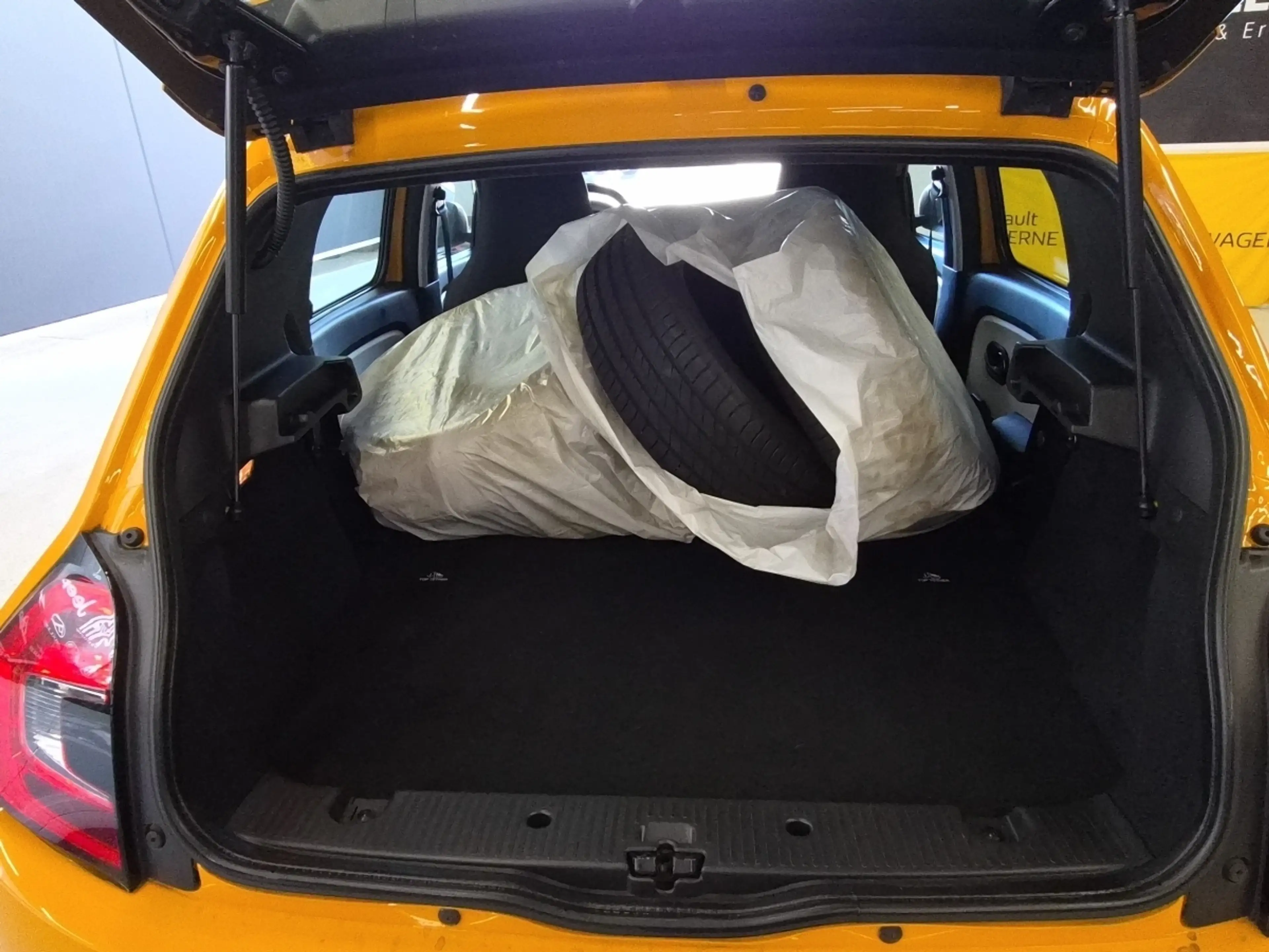 Renault Twingo LIMITED SCe 75 Klima Radio ESP LED — photo 8
