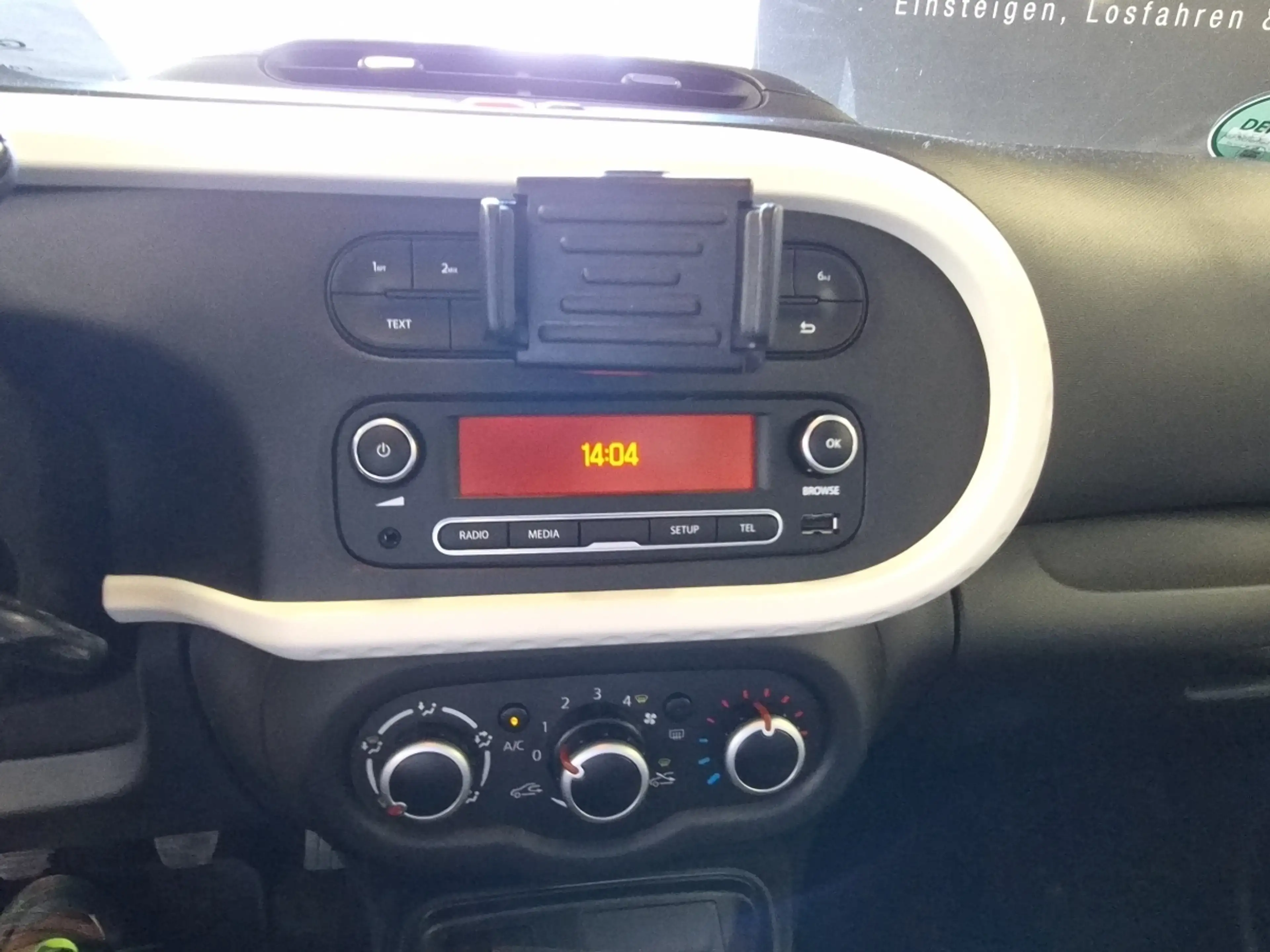 Renault Twingo LIMITED SCe 75 Klima Radio ESP LED — photo 11