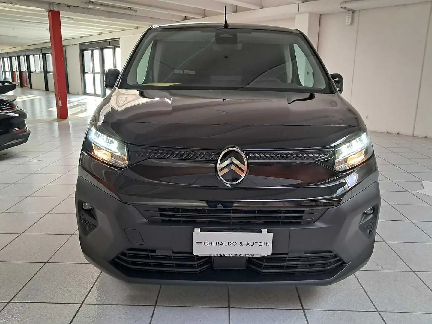 Citroen Berlingo 130cv AT8 3 Posti Euro 6E crna - 2