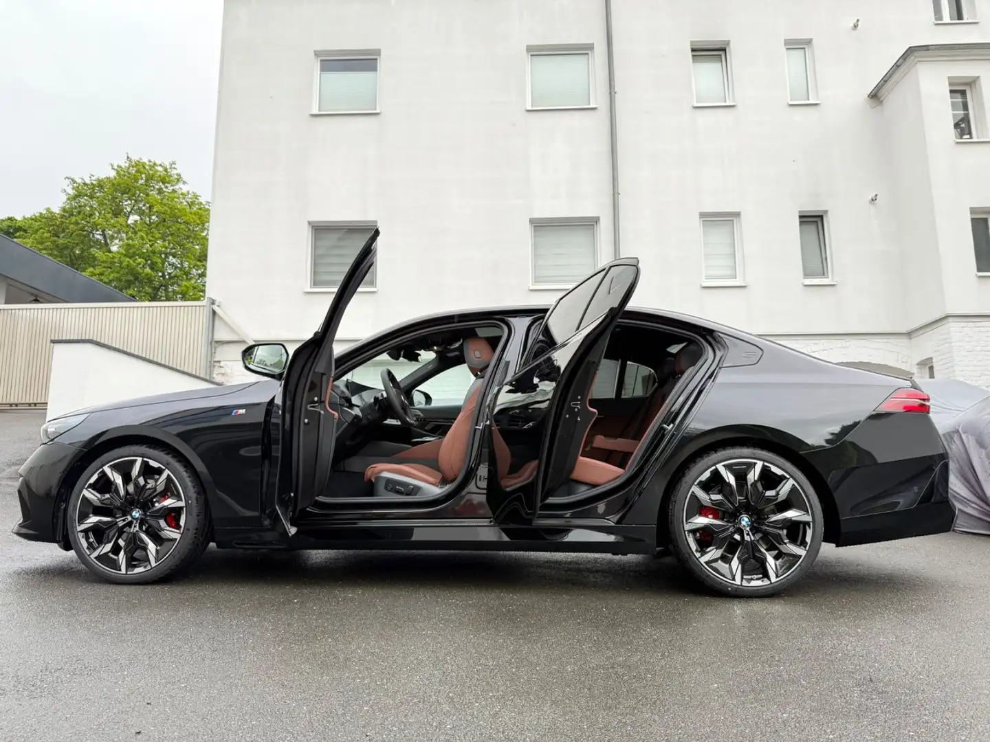 BMW 520 i * M Sport*Comfort *Innovation*Head Up*B&W Zwart - 1
