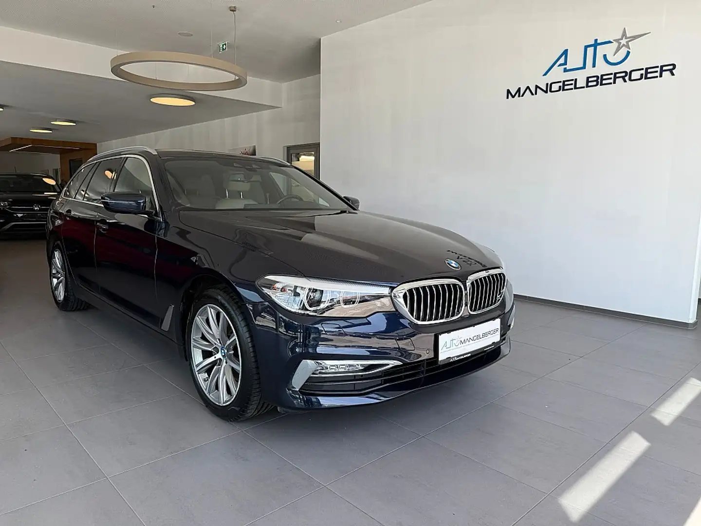 BMW 520 d xDrive Touring Aut. Luxury Line Blau - 1
