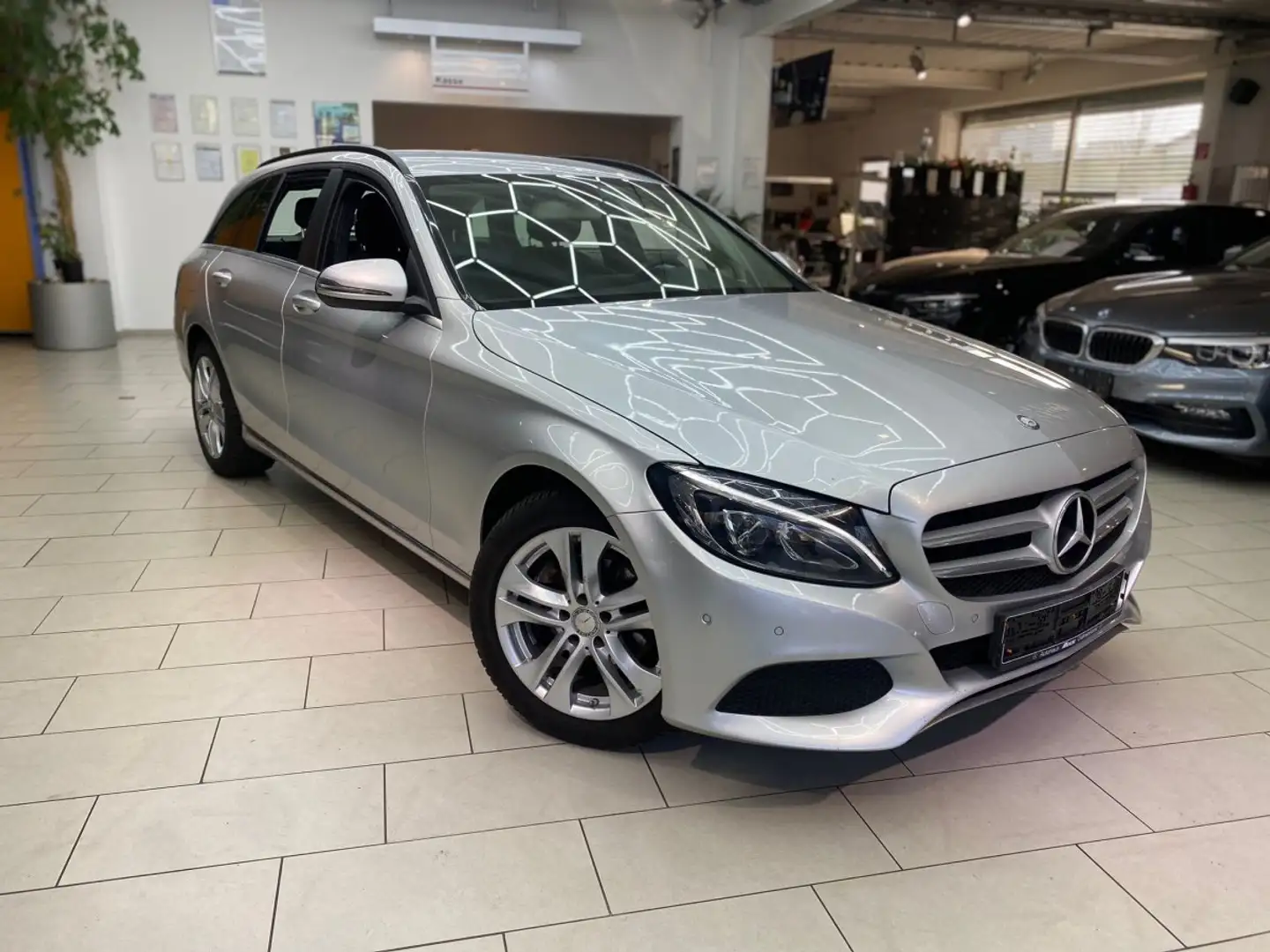 Mercedes-Benz C 220 d T Automatik Navi Tempo PDC MFL Kl.autom SHG EU6 Silber - 1
