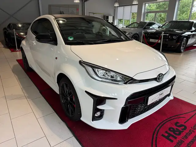 Toyota Yaris view 3