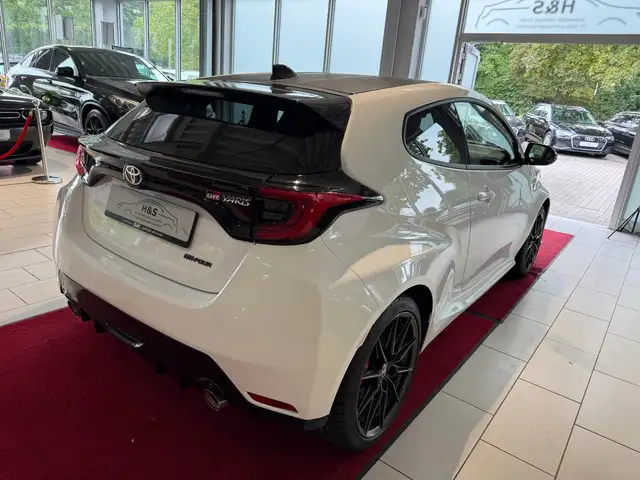 Toyota Yaris view 9