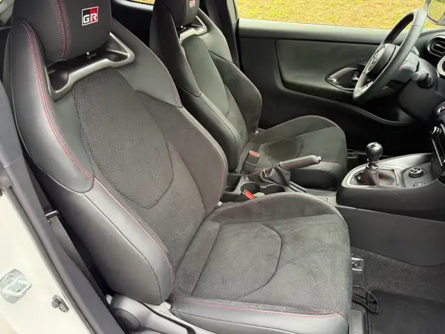 Toyota Yaris view 11