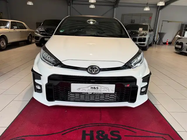 Toyota Yaris view 2