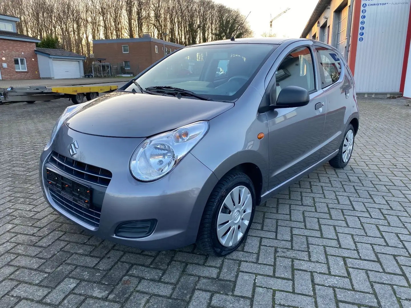Suzuki Alto 1,0 2.Hand Klima Reifen Service Tüv NEU Grau - 1