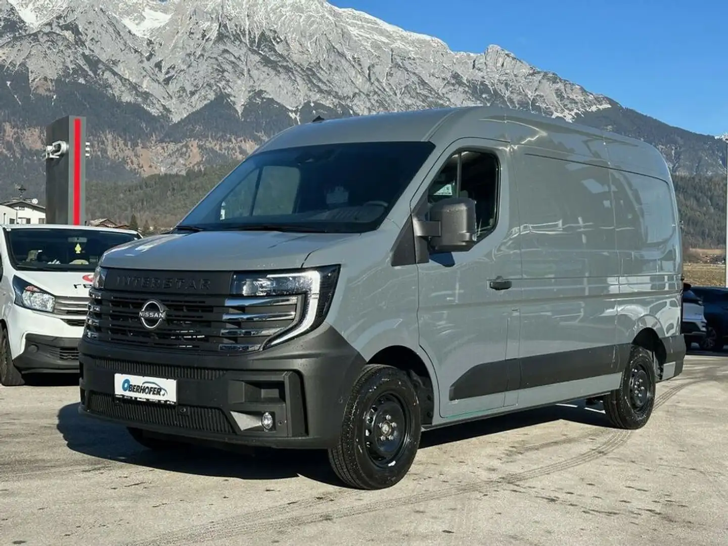 Nissan Interstar Kastenwagen L2H2 3,5t dCi 150 Tekna Grau - 2