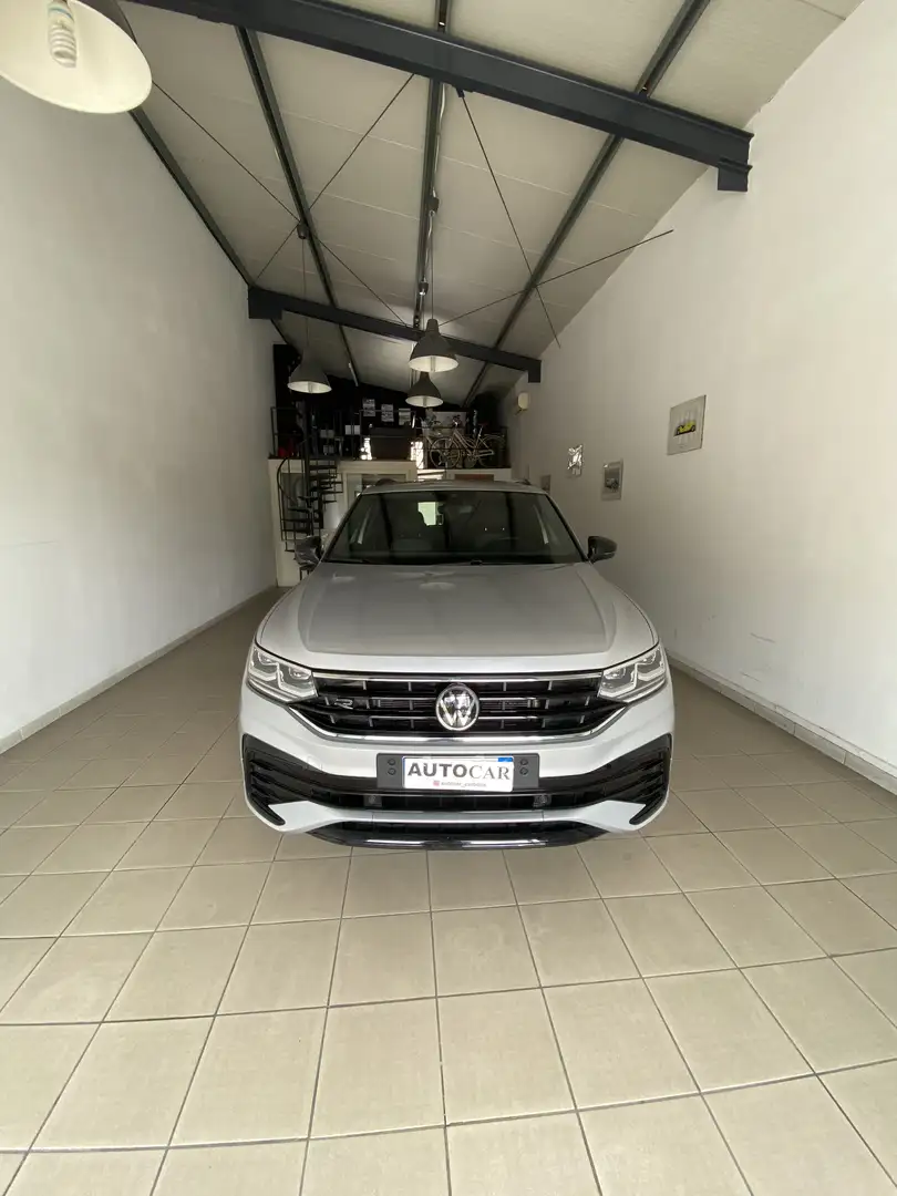 Volkswagen Tiguan 2.0 tdi R-Line 150cv dsg - 1