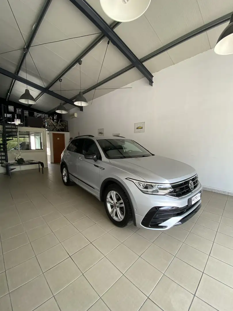 Volkswagen Tiguan 2.0 tdi R-Line 150cv dsg - 2