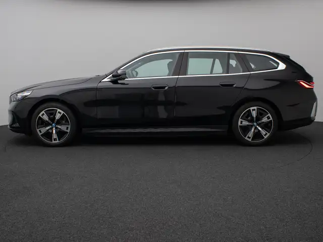 BMW I5 view 11
