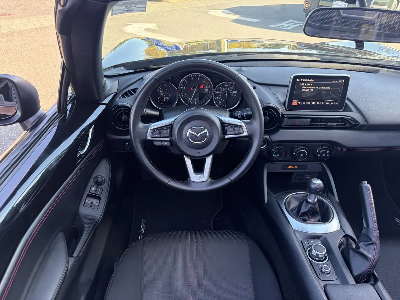 Mazda MX-5 Miata снимка Mazda MX-5 Miata