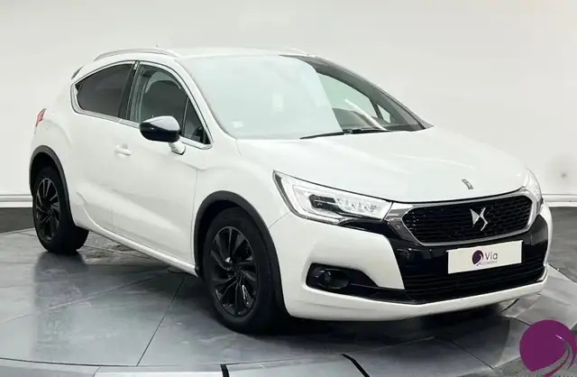 DS Automobiles DS 4 Crossback view 2