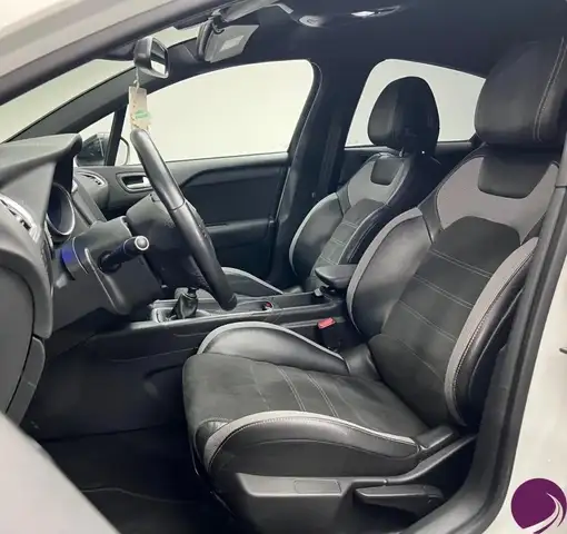 DS Automobiles DS 4 Crossback view 8