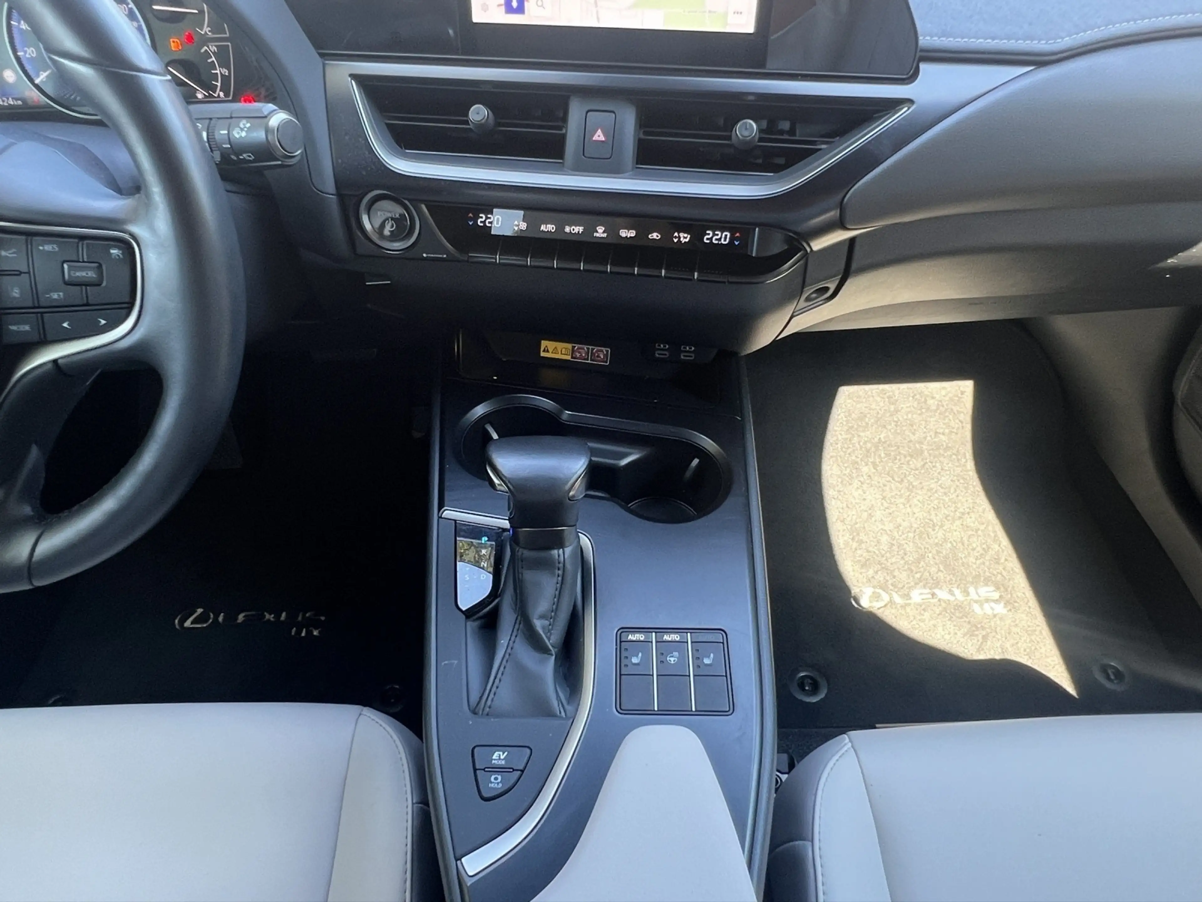 Lexus UX 250h 250h*F-SPORT-D*1.HD*NAVI*SHZ*CARPLAY*PDC* — photo 14