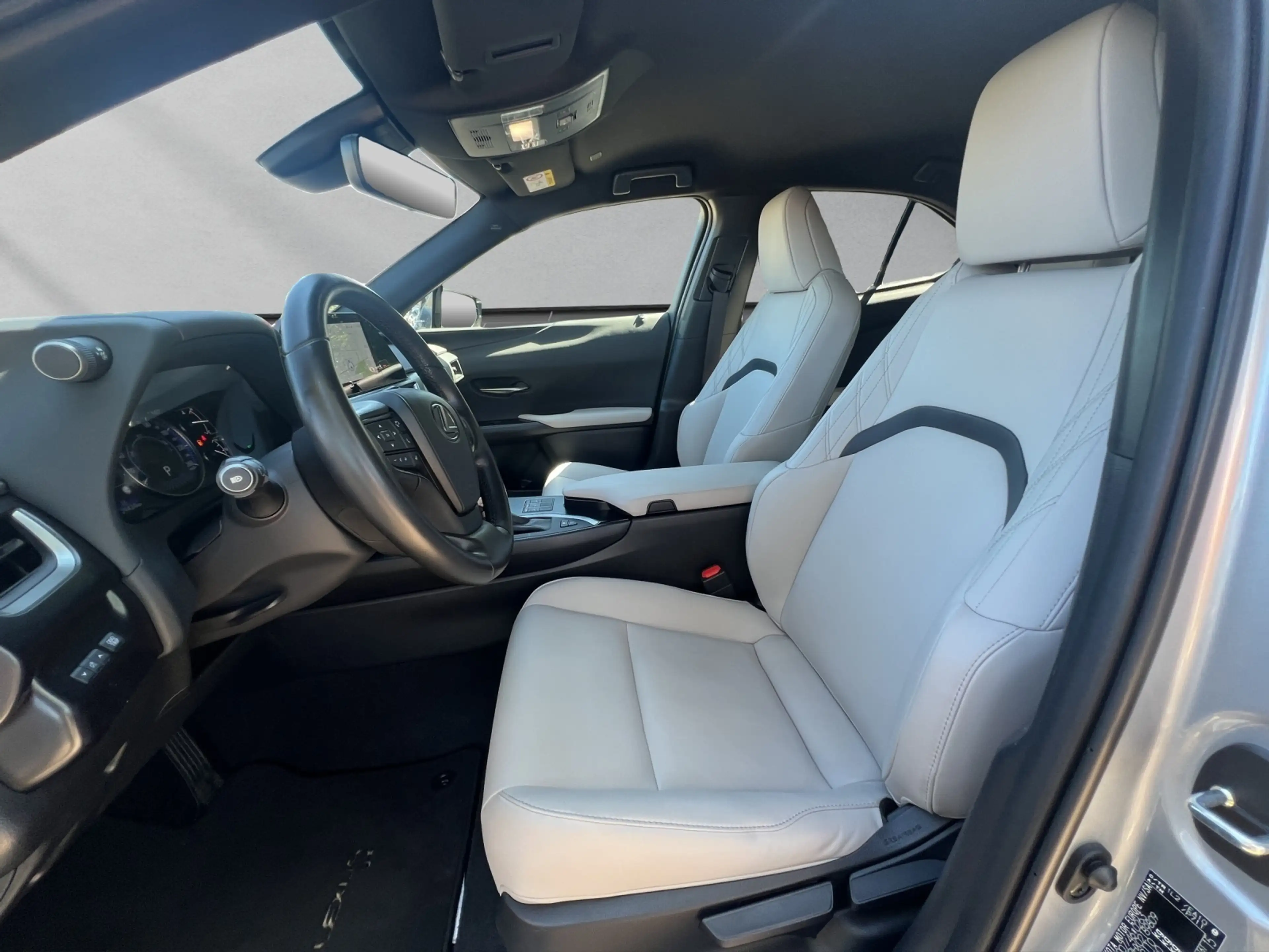 Lexus UX 250h 250h*F-SPORT-D*1.HD*NAVI*SHZ*CARPLAY*PDC* — photo 9