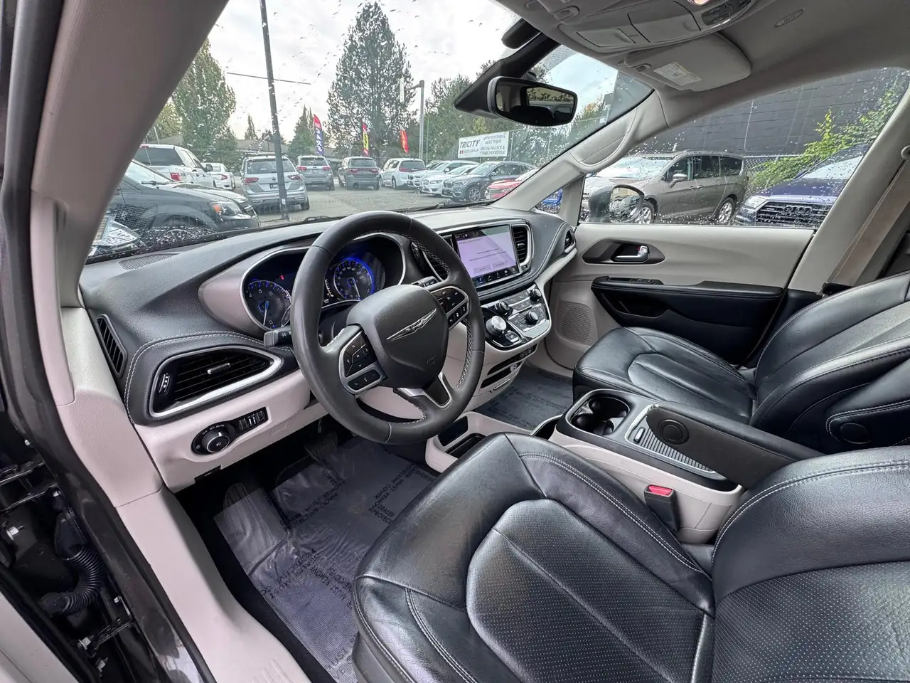 Chrysler Pacifica photo Chrysler Pacifica