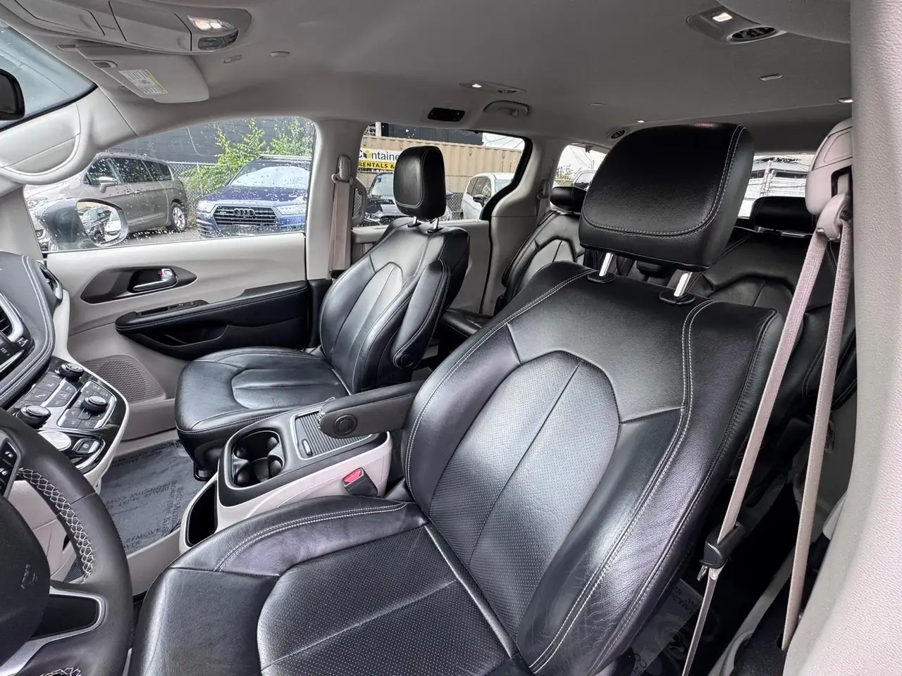 Chrysler Pacifica photo Chrysler Pacifica