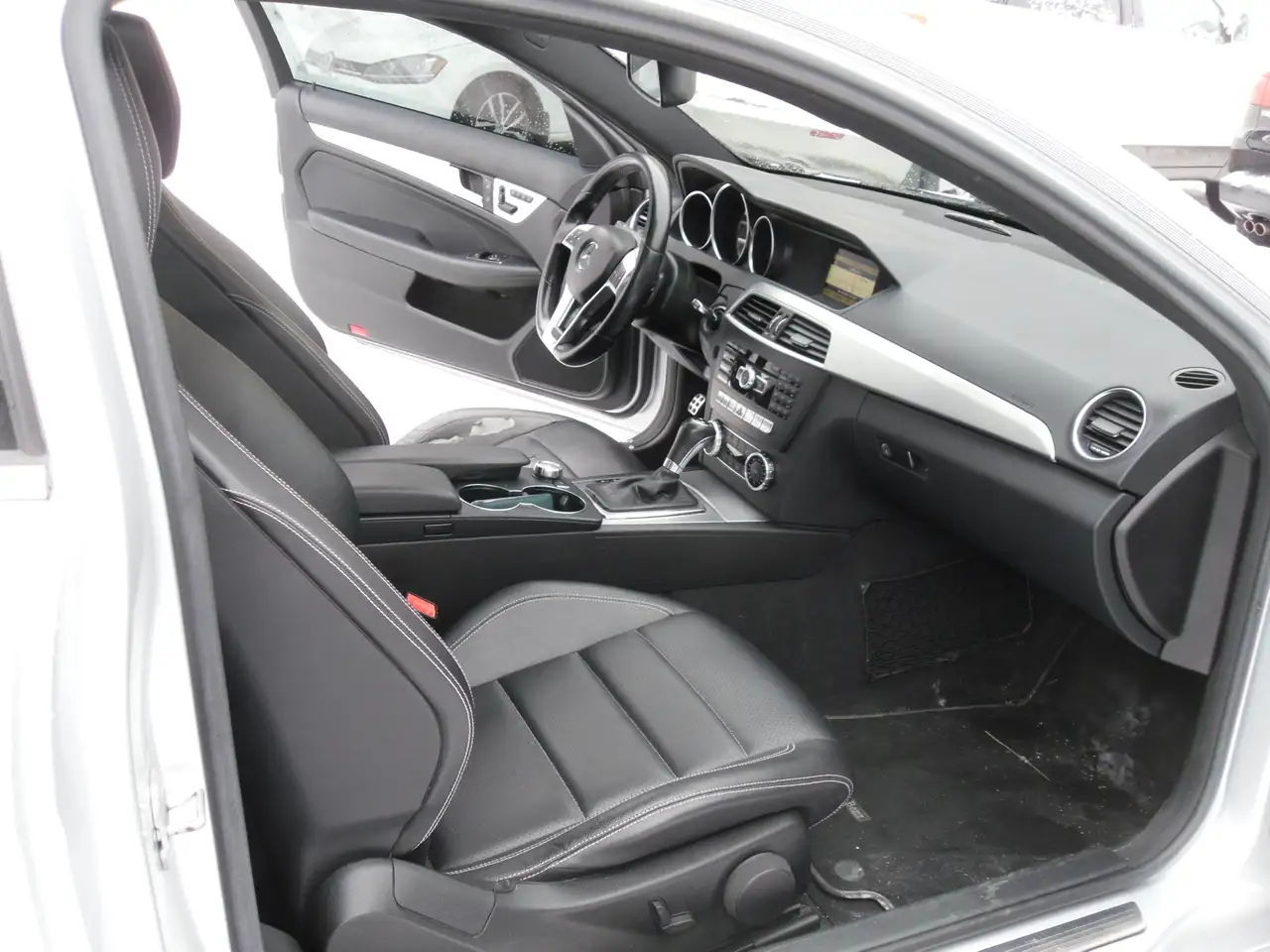 Mercedes-Benz C-Class снимка Mercedes-Benz C-Class