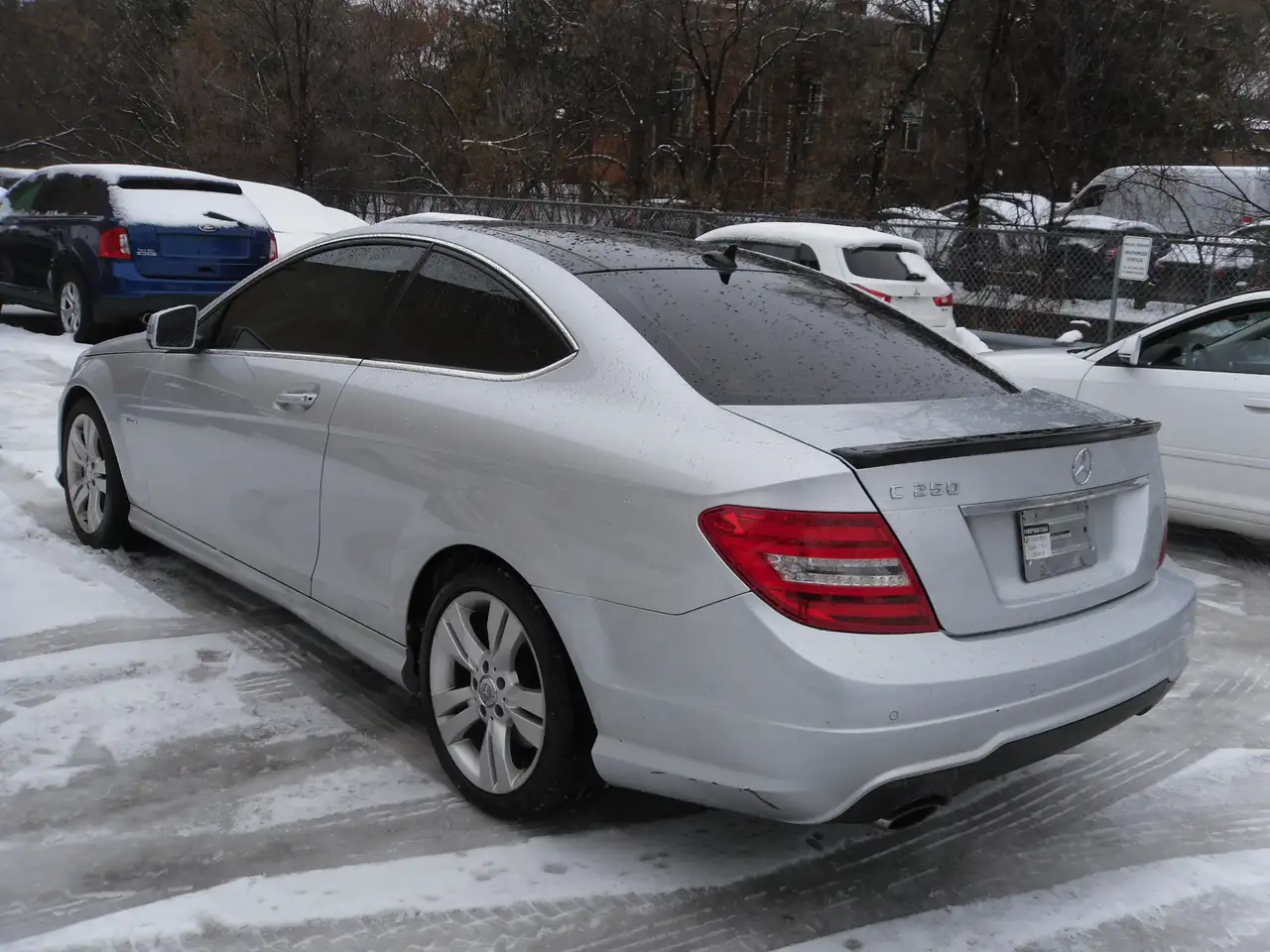 Mercedes-Benz C-Class снимка Mercedes-Benz C-Class