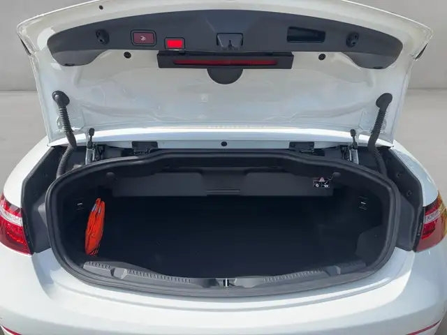 Mercedes-Benz E Class view 7