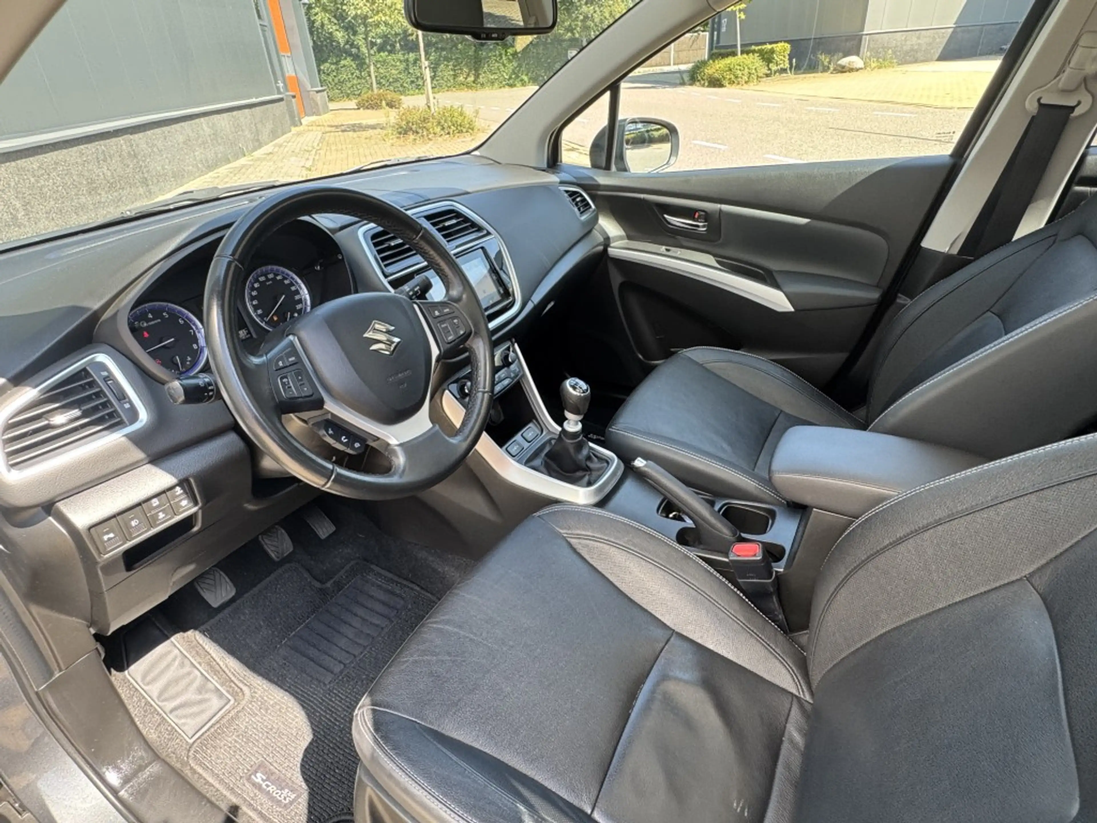 Suzuki S-Cross 1.4 Boosterjet Style Smart Hybrid — photo 6