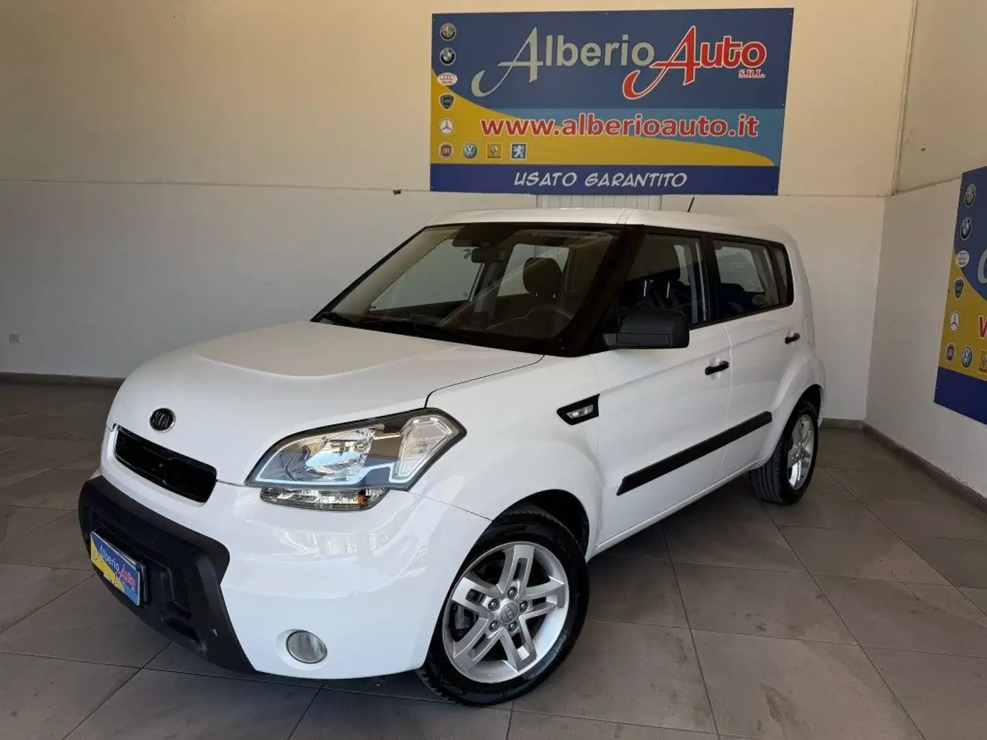 Kia Soul 1.6 CRDi VGT Active Bílá - 1